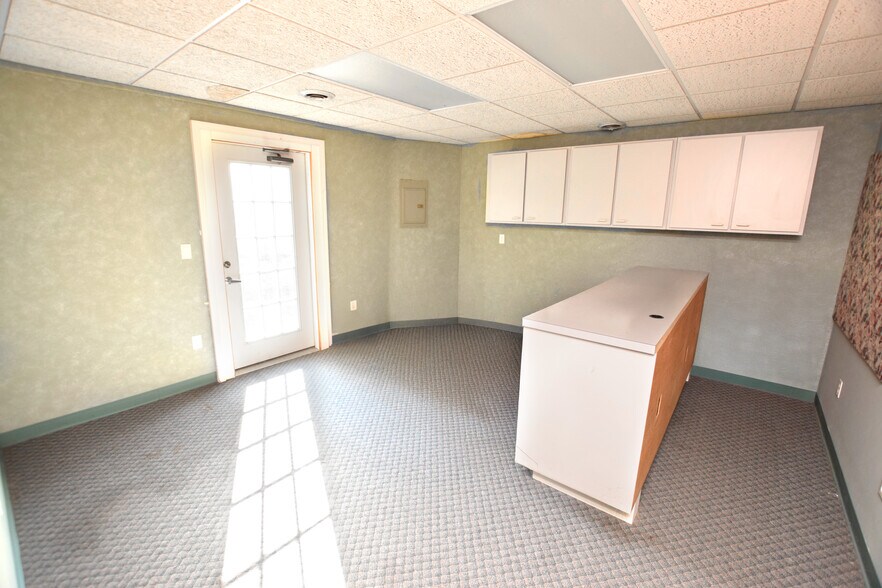 More Photos Of 320 E Grand Blanc Rd, Grand Blanc Office For Lease