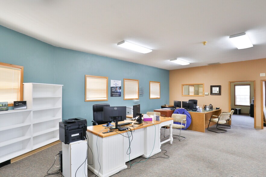 More Photos Of 107 W Q St, Springfield Office For Sale