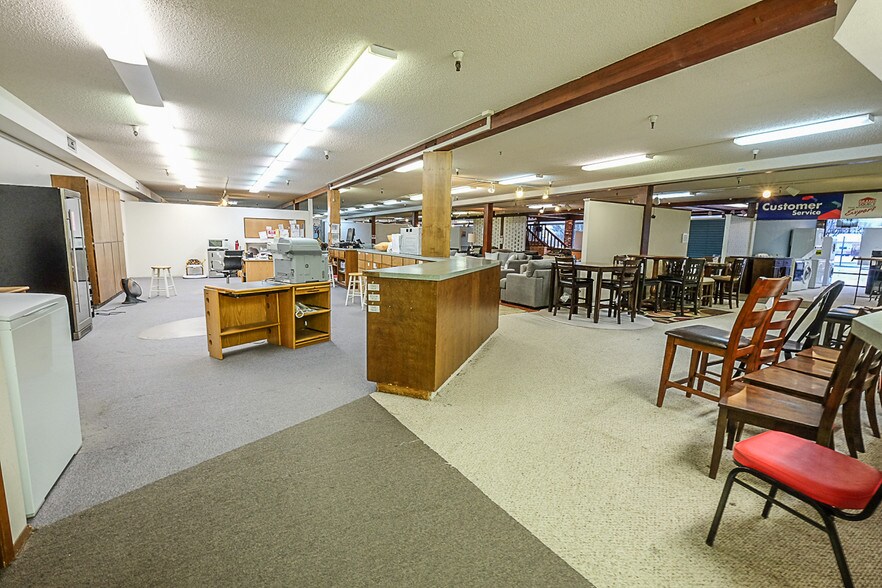 More Photos Of 1126-1150 Main Ave, Tillamook Storefront For Lease