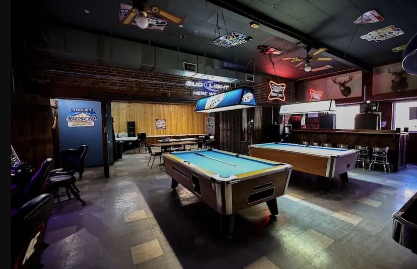 More Photos Of 111 W Adams St, Pittsfield Bar For Sale