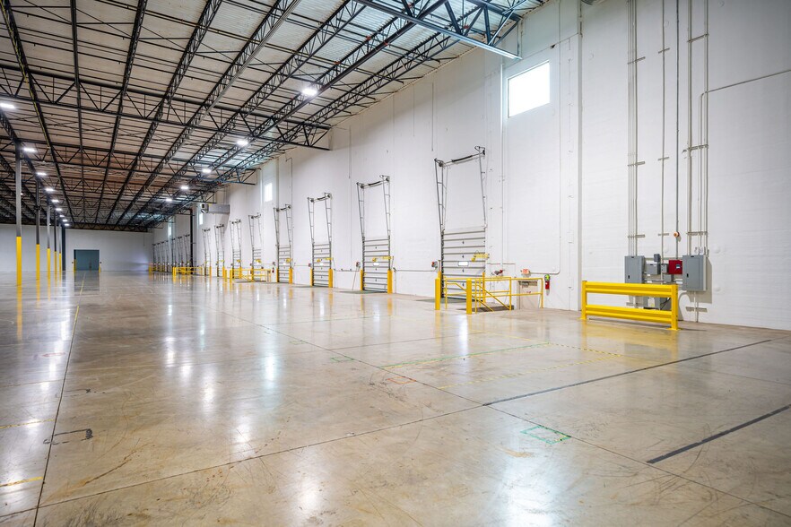 More Photos Of 5415 Centerpoint Pky, Groveport Distribution For Lease