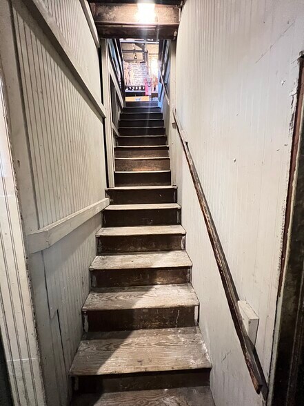 More Photos Of 1438-1442 Light St, Baltimore Showroom For Sale