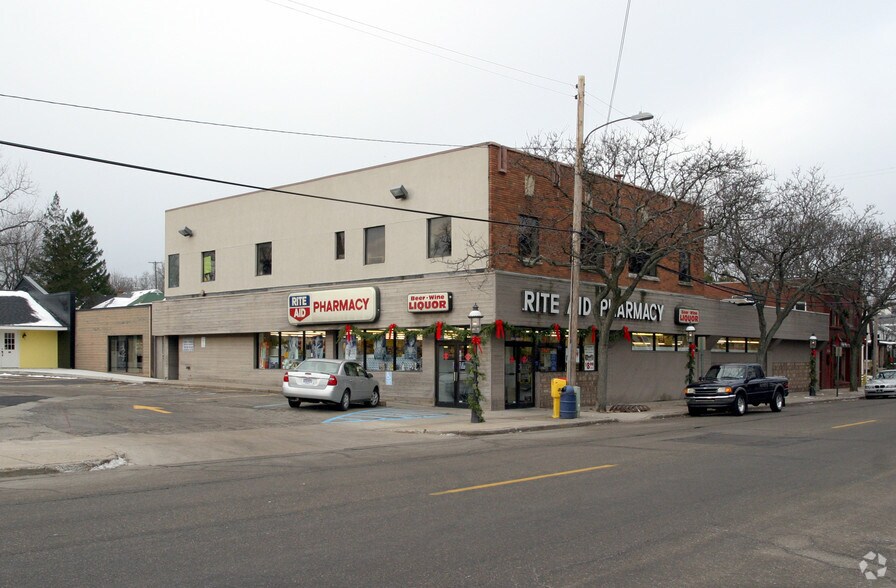 More Photos Of 2130 Wealthy St SE, Grand Rapids Storefront Retail Office For Lease