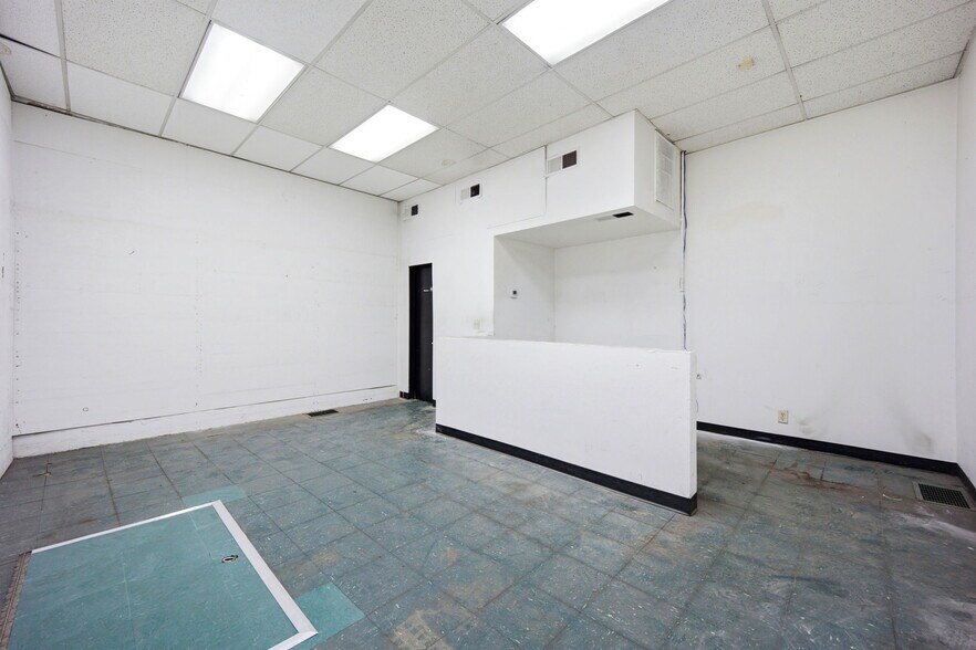 More Photos Of 2800 E Platte Ave, Colorado Springs Auto Repair For Lease