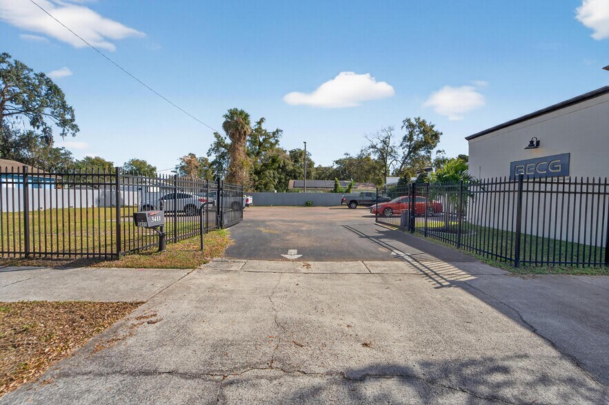 More Photos Of 3411 N 29th St, Tampa Office For Sale