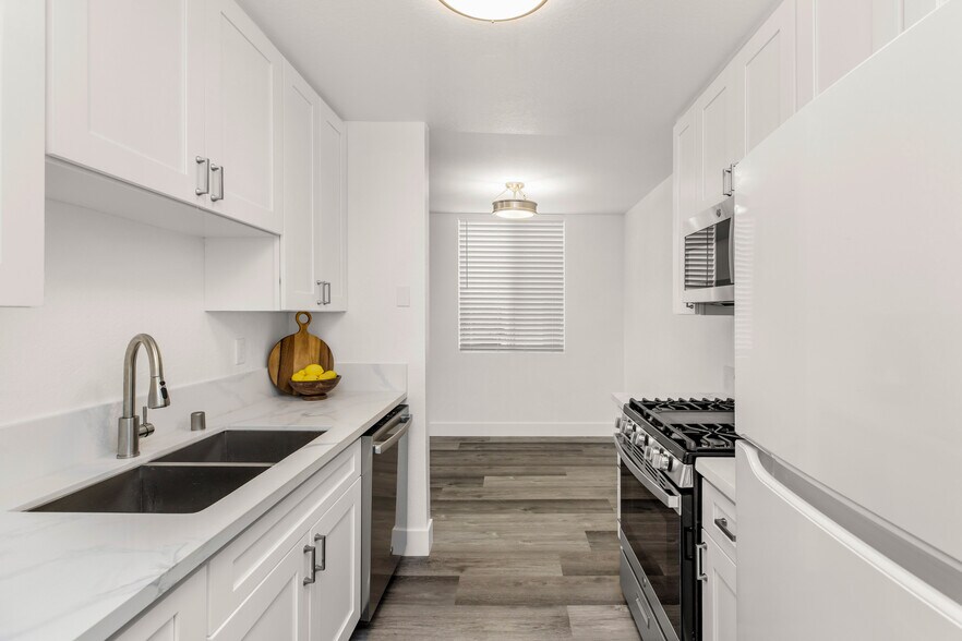 More Photos Of 1749 Bentley Ave, Los Angeles Apartments For Sale