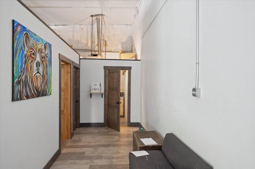 More Photos Of 430 N 1st St, Montrose General Retail For Sale
