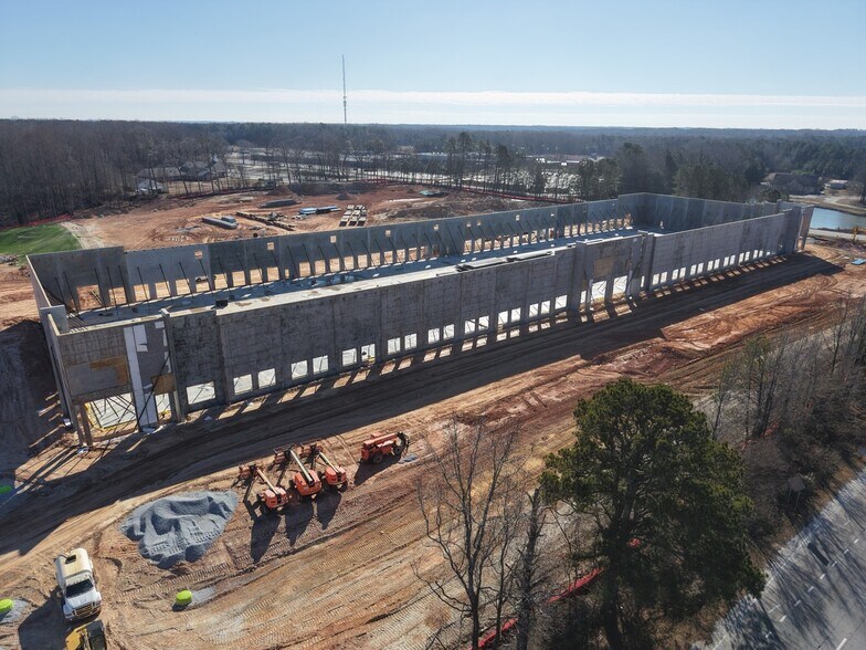 More Photos Of Greenway Commerce Center, Tyrone Unknown For Lease