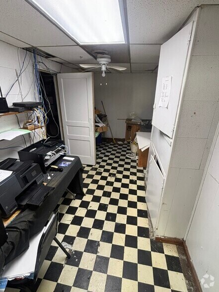 More Photos Of 150 S Mesa Dr, Hopewell Office For Sale