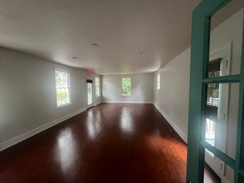 More Photos Of 209 Stallsville Rd, Summerville Office For Lease