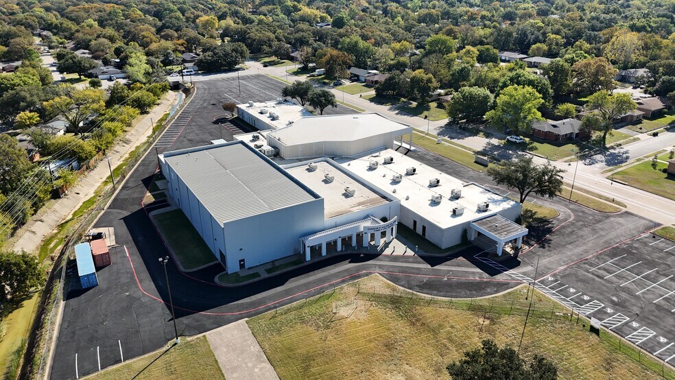 More Photos Of 6801 Meadowbrook Dr, Fort Worth Specialty For Sale