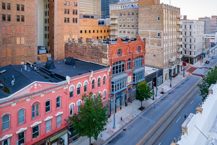 More Photos Of 725-729 N Milwaukee St, Milwaukee Storefront Retail Office For Lease