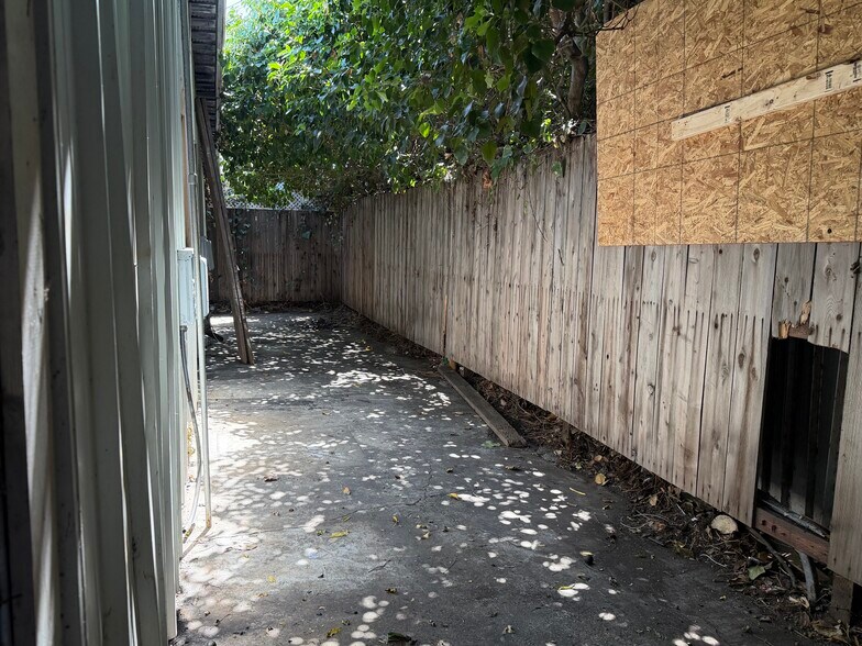 More Photos Of 1724 W 2nd St, Santa Ana Warehouse For Sale