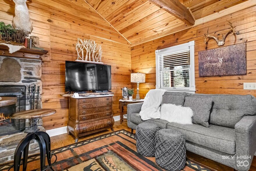 More Photos Of 3134 E Van Buren, Eureka Springs Hotel For Sale