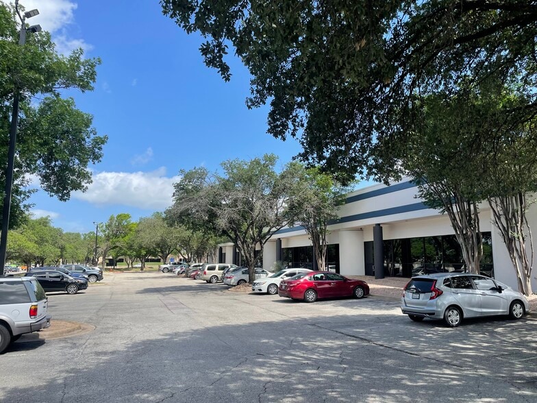 More Photos Of 1901 W Braker Ln, Austin Unknown For Lease