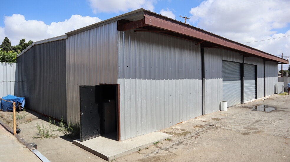 More Photos Of 8001 Beach St, Los Angeles Warehouse For Lease