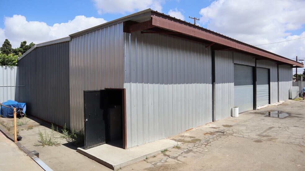 More Photos Of 8001 Beach St, Los Angeles Warehouse For Lease