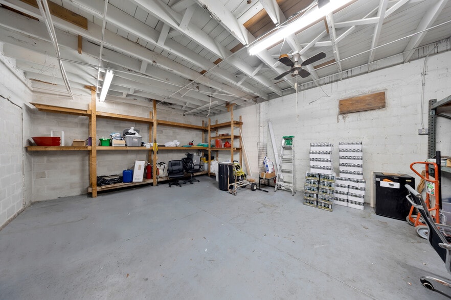 More Photos Of 999 W Flagler St, Miami Service Station For Lease
