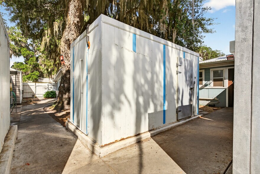 More Photos Of 765 3rd Ave, Welaka Restaurant For Sale