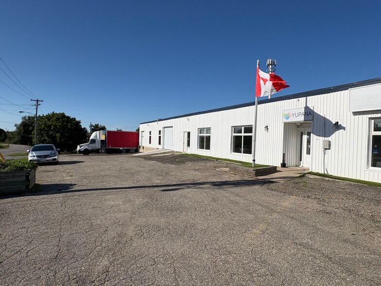 More Photos Of 115 Centennial Rd, Shelburne Warehouse For Lease