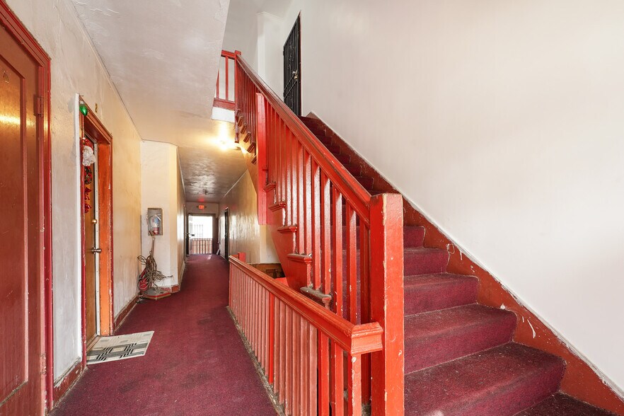 More Photos Of 1519 W 30th St, Los Angeles Apartments For Sale