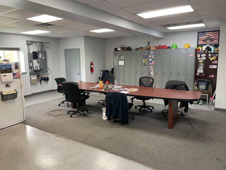 More Photos Of 2350 River Rd, Middletown Warehouse For Lease