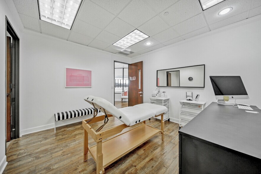 More Photos Of 19073 Interstate 45 S, Conroe General Retail For Lease