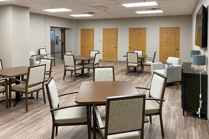 More Photos Of 600 W North St, Greenfield Apartments For Sale