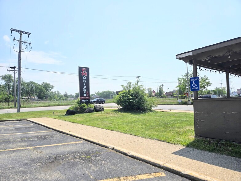 More Photos Of 9850 Milwaukee Ave, Glenview Fast Food For Sale