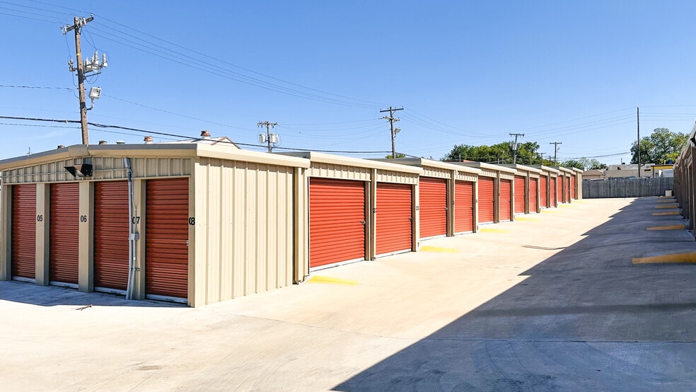 More Photos Of 819 S Xanthus Ave, Tulsa Self Storage For Sale