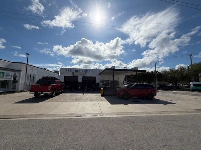 More Photos Of 12305 W Dixie Hwy, North Miami Auto Repair For Lease