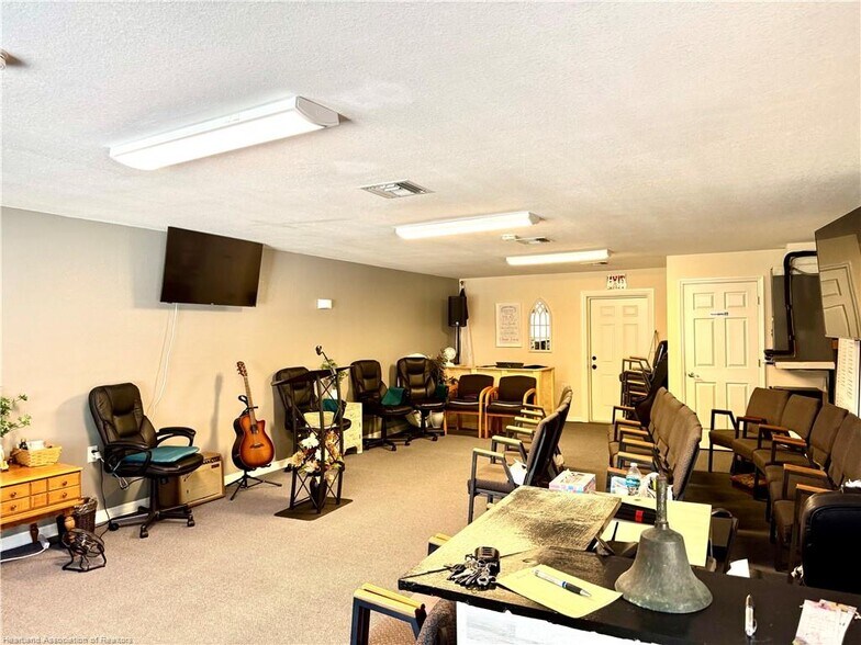 More Photos Of 900 Hillcrest Ave, Lake Placid General Retail For Lease