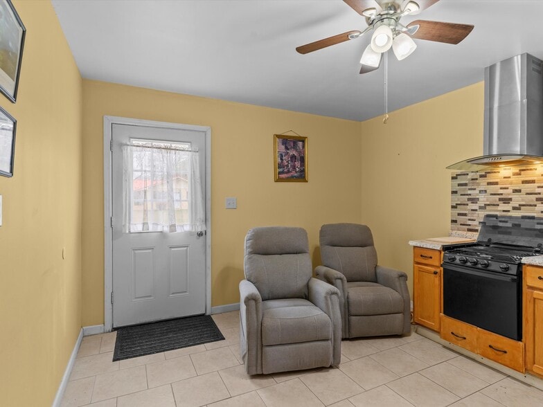 More Photos Of 901 Haven Dr, Dothan Flex For Sale