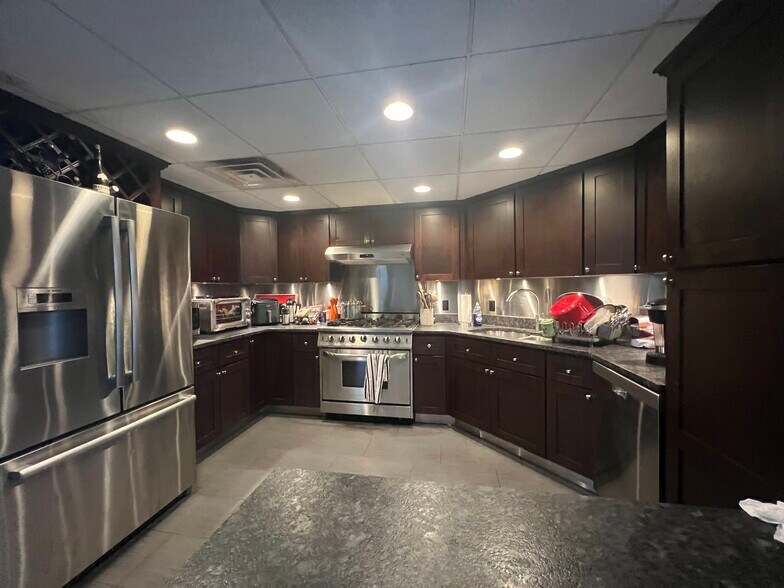 More Photos Of 571 Danbury Rd, New Milford Auto Repair For Sale