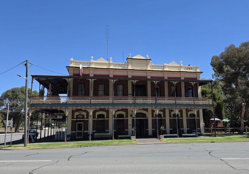 More Photos Of 88 Deniliquin Rd, Tocumwal Hotel For Lease