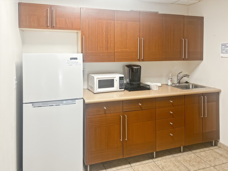 More Photos Of 918 Mission Ave, Oceanside Coworking Space