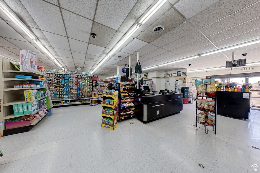 More Photos Of 80 S Broadway St, Green River Supermarket For Sale