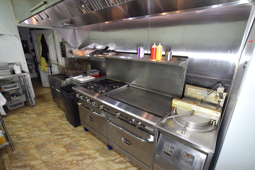 More Photos Of N7625 Parkway Rd, Crivitz Restaurant For Sale