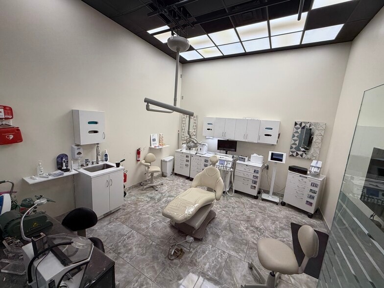 More Photos Of 302 S Lewis Ave, Tulsa Medical For Lease