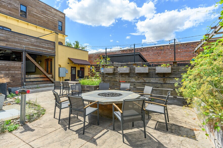 More Photos Of 645 NE 3rd St, Mcminnville Storefront Retail Office For Lease