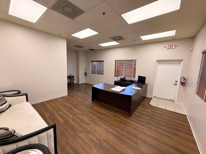 More Photos Of 5607 8th St W, Lehigh Acres Warehouse For Lease