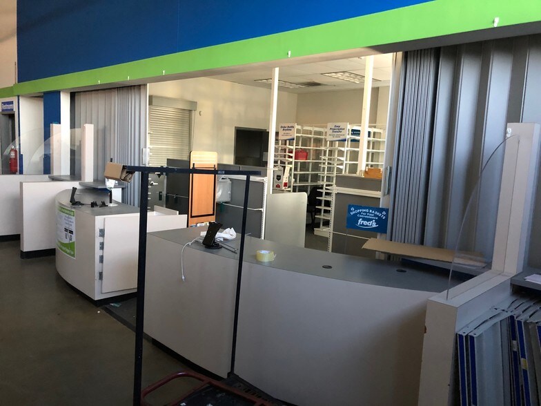 More Photos Of 5907 Old Mooringsport Rd, Shreveport Drugstore For Lease