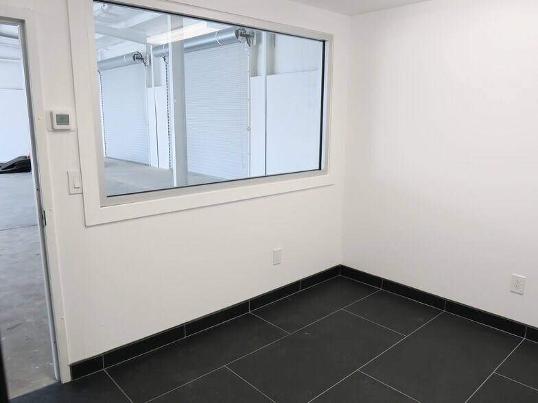 More Photos Of 5638 Star Ln, Houston Auto Dealership For Lease