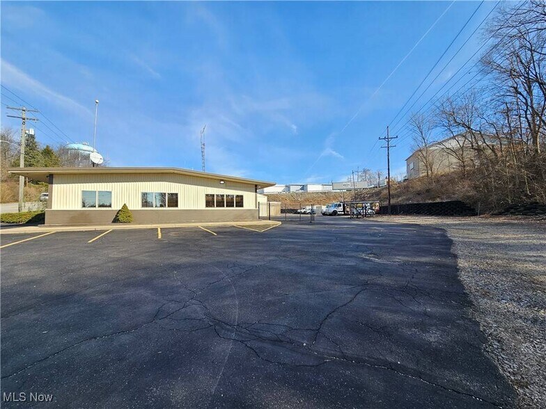 More Photos Of 1344 Cove Rd, Weirton Flex For Lease