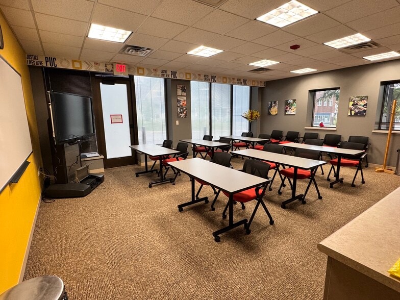 More Photos Of 3650 N Fremont Ave, Minneapolis Office For Sale