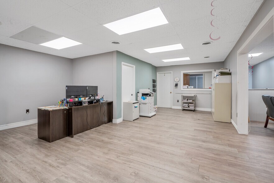 More Photos Of 144 Genesee St, Auburn Office For Sale