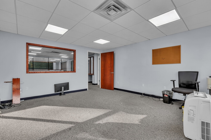 More Photos Of 1 Stone Pl, Bronxville Office For Lease