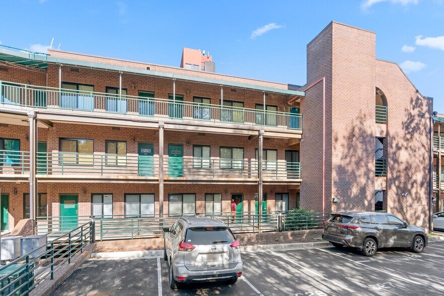 More Photos Of 7960-7990 Old Georgetown Rd, Bethesda Medical For Sale