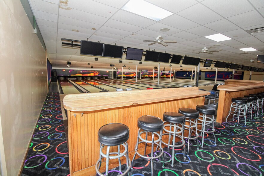 More Photos Of 125 Main St, Huron Bowling Alley For Sale