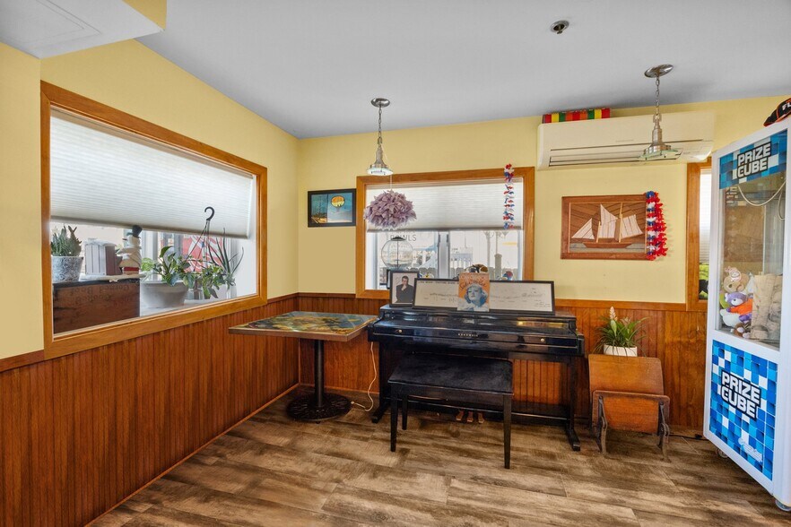 More Photos Of 512 Long Beach Blvd, Surf City Restaurant For Sale